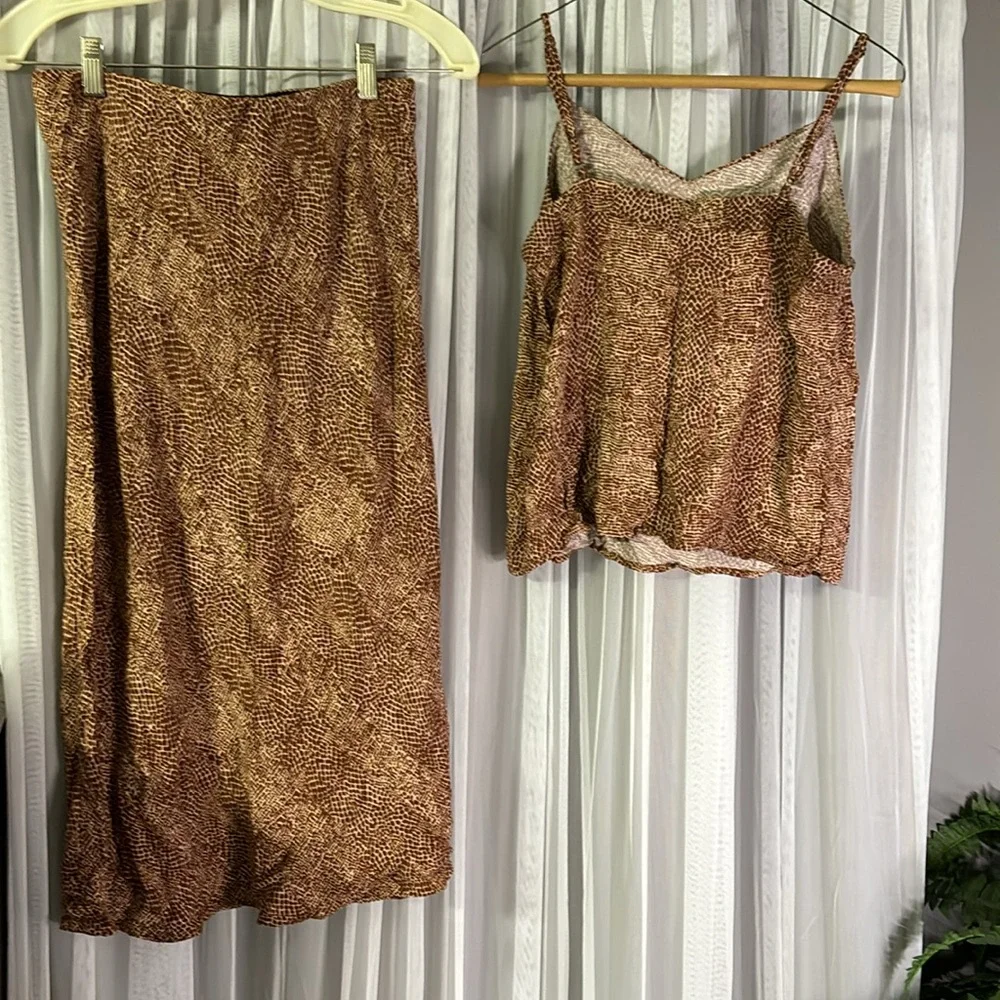 Brown and tan top and skirt set! - Picture 4 of 7
